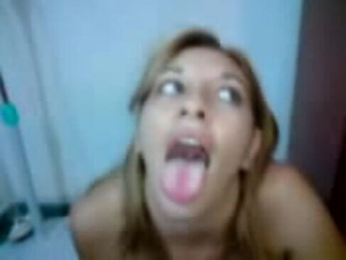 engolindo porra novinha dando engolindo porra novinha dando
